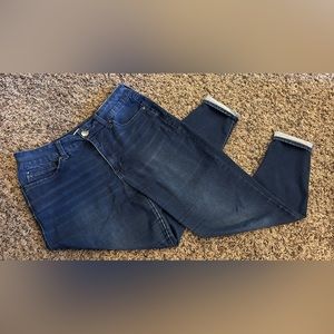 👖Seven Jeans - Most comfortable jeans ever, and very stretchy.